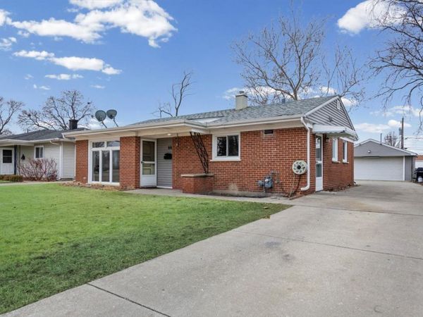 88 W Wayne Place , Wheeling, IL 60090