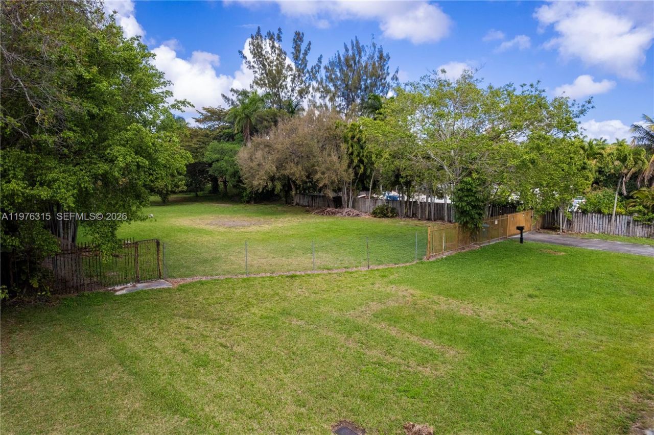 291 NE 152nd St , Miami, FL 33162 Photo