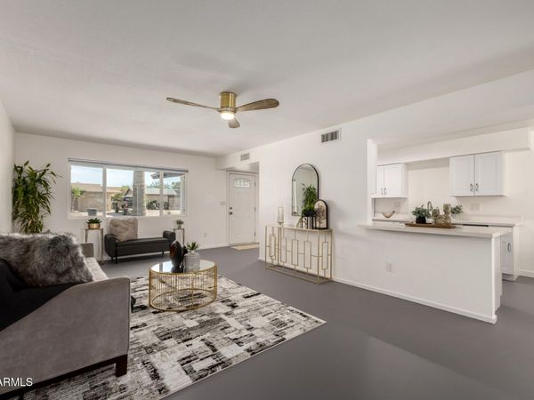 836 S SARANAC Avenue, Mesa, AZ 85208