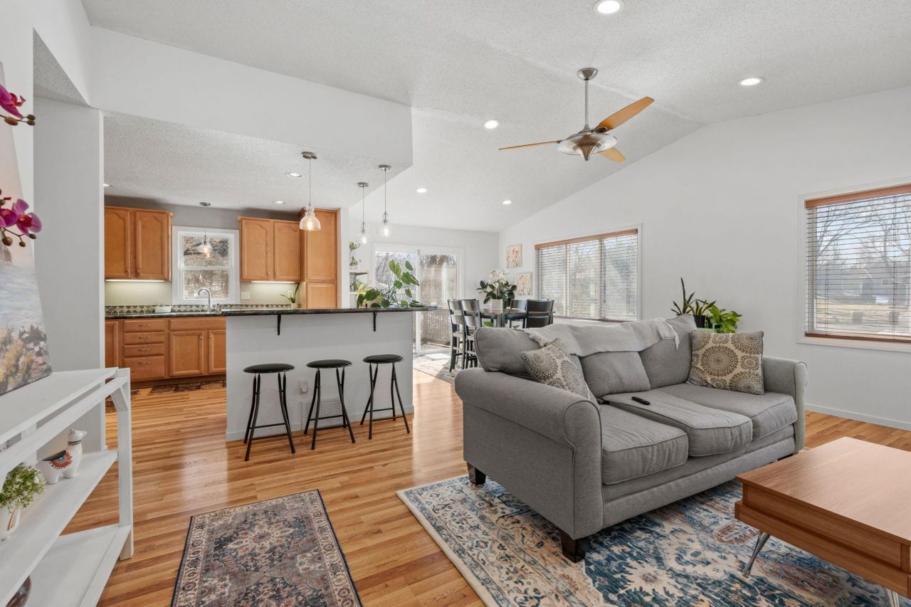 13409 Arden Circle, Burnsville, MN 55337 Main Photo