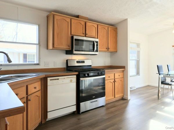 20 Oak St, Wurtsboro, NY 12790