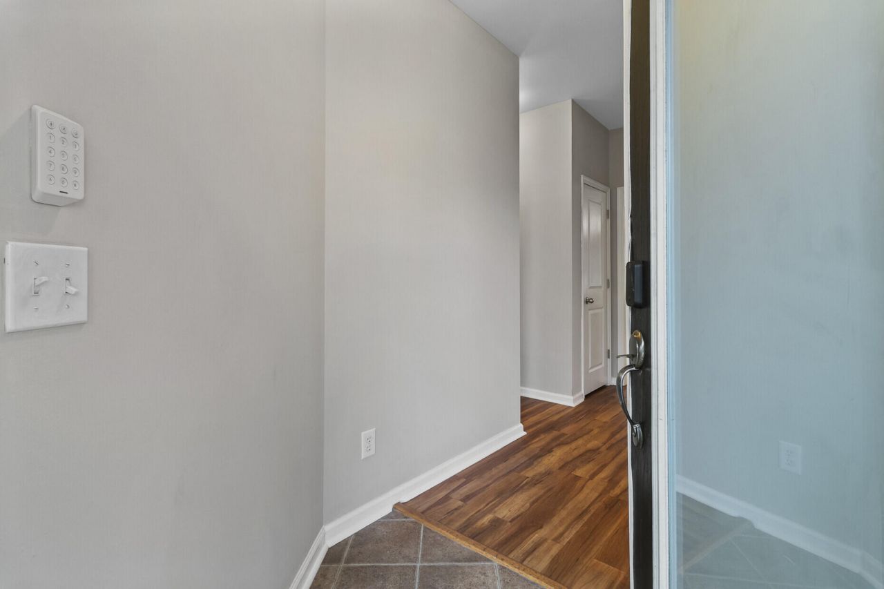 7492 Northgate Drive Photo 10