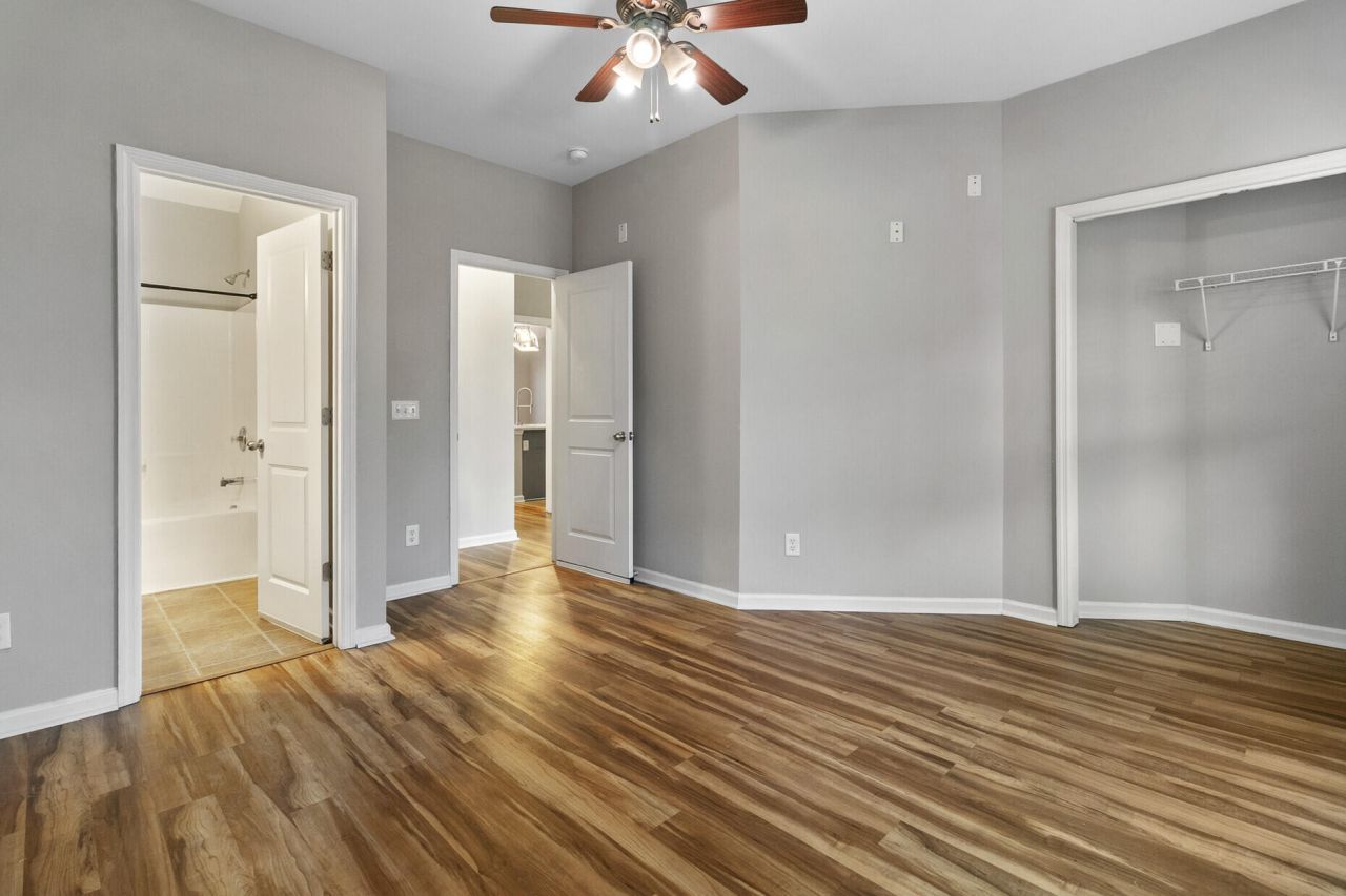 7492 Northgate Drive Photo 13