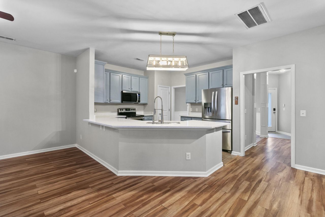 7492 Northgate Drive Photo 19