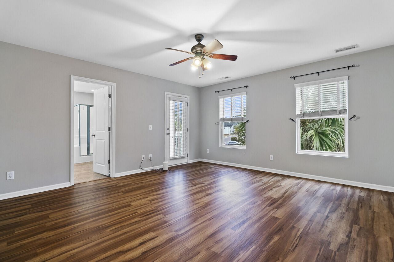 7492 Northgate Drive Photo 6