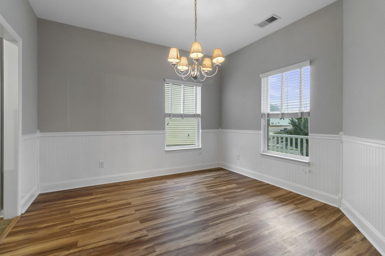 7492 Northgate Drive Photo 8