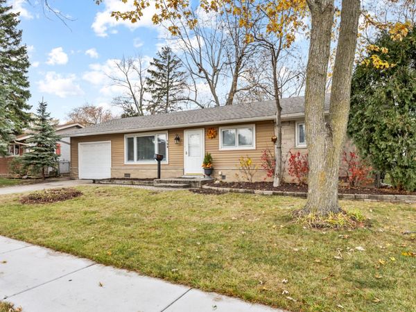 198 Shadywood Lane , Elk Grove Village, IL 60007