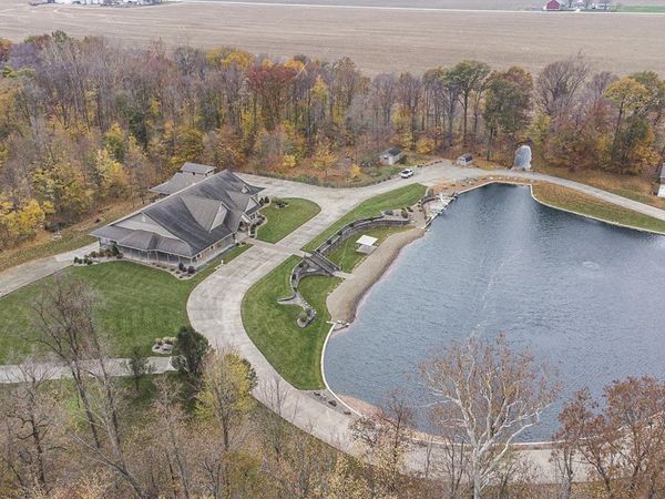 2777 6th Road, Bremen, IN 46506