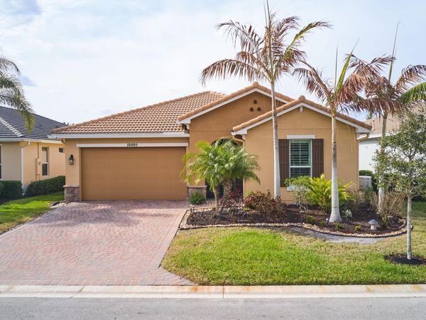 10095 SW Oak Tree Circle, Port St. Lucie, FL 34987