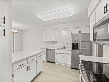 1049 Greenhaven Drive, Vadnais Heights, MN 55127