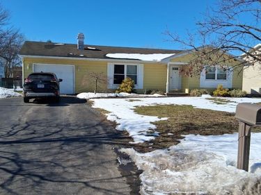 92 Lindhurst Drive, Lockport, NY 14094