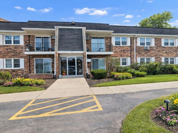 2431 Ogden Avenue , Unit 10, Downers Grove, IL 60515