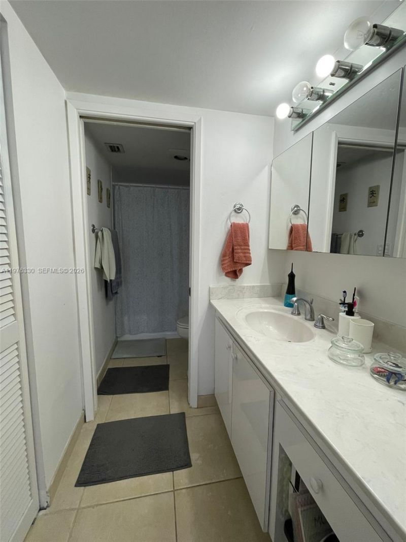 1901 Brickell Ave , Unit B2207, Miami, FL 33129 Photo