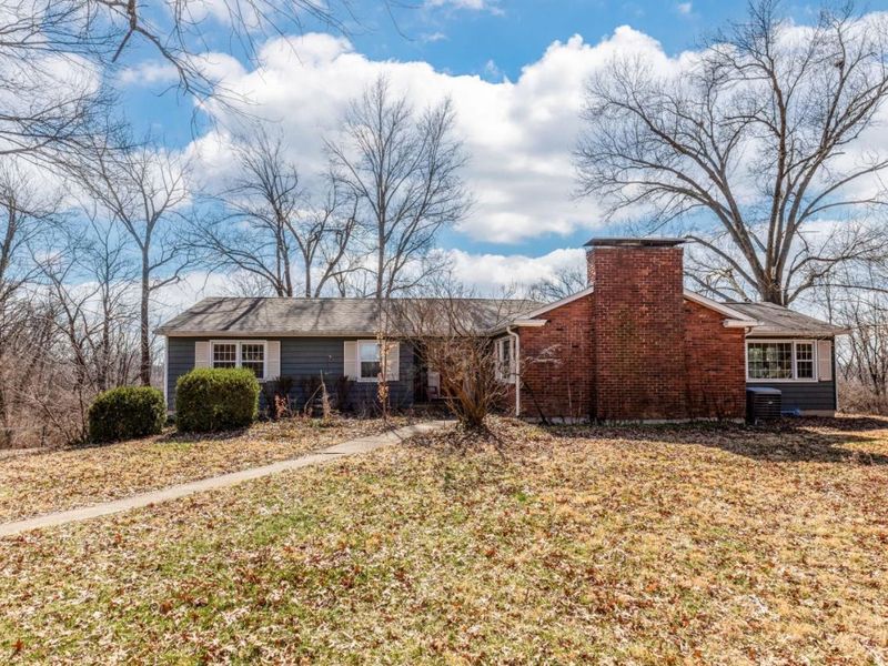 5801 Blue Spruce Lane, Cincinnati, OH 45224 Photo 2