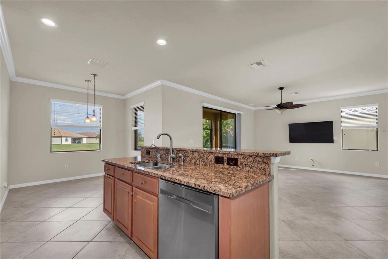 319 Whispering Palms Lane, Bradenton, FL 34212 Photo