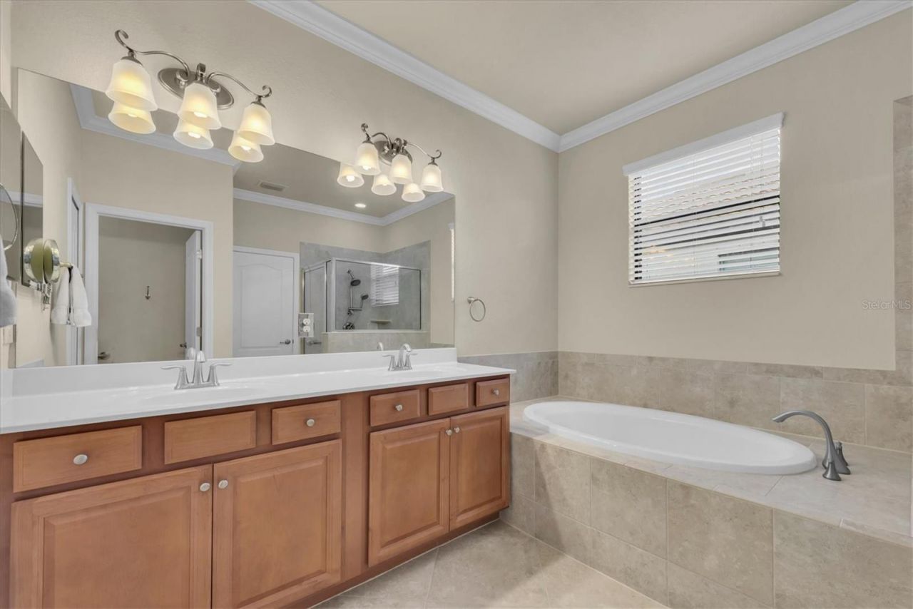 319 Whispering Palms Lane, Bradenton, FL 34212 Photo