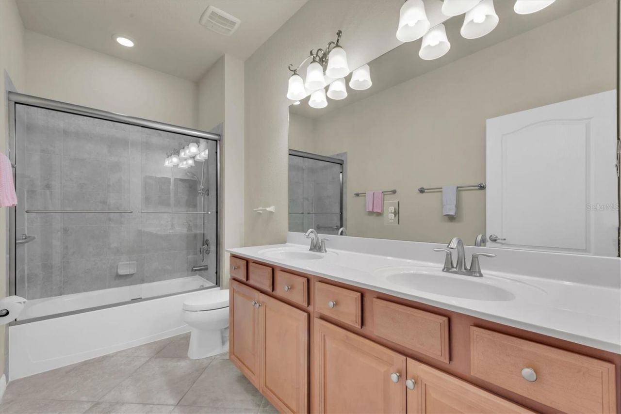 319 Whispering Palms Lane, Bradenton, FL 34212 Photo