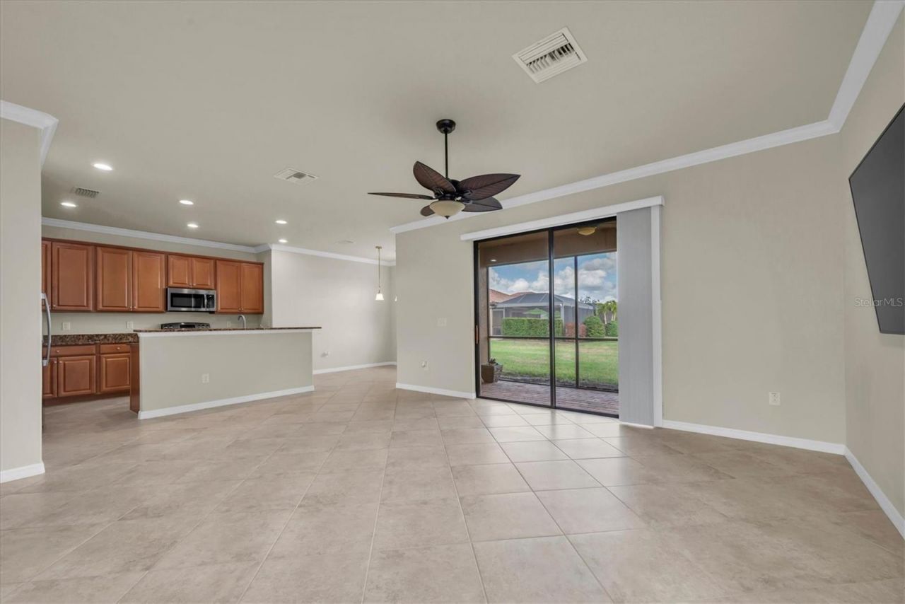 319 Whispering Palms Lane, Bradenton, FL 34212 Photo