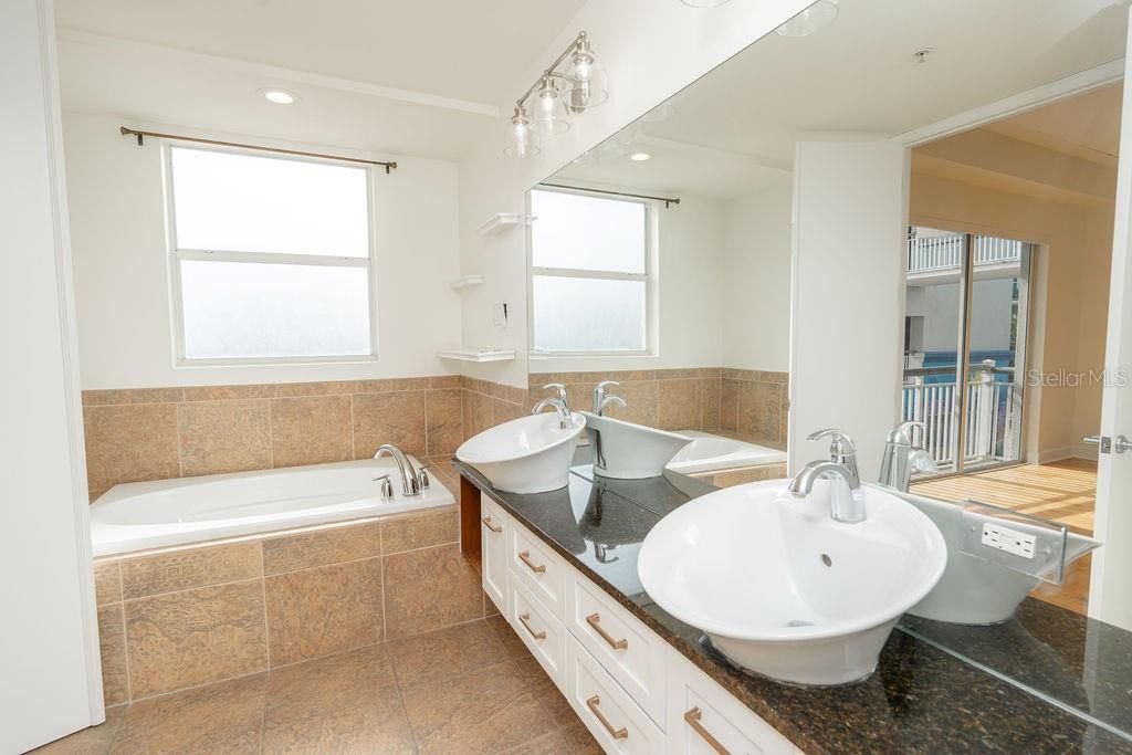 1002 Channelside Drive, Unit 2C, Tampa, FL 33602 Photo