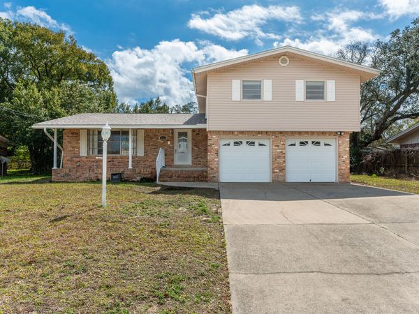 216 NW Chateaugay Street, Fort Walton Beach, FL 32548