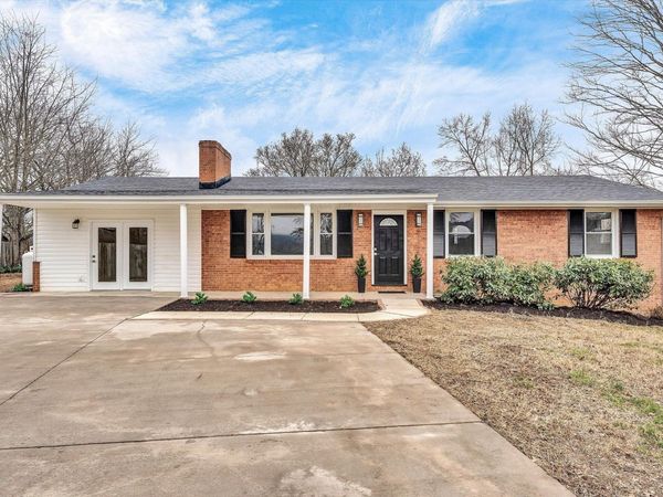 1462 Lakeridge CIR, Troutville, VA 24175