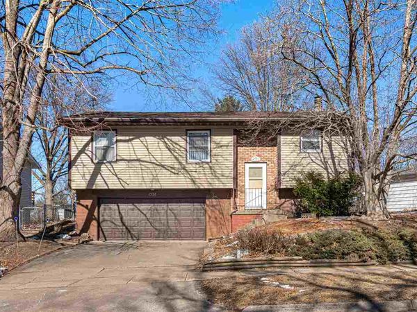 1532 Tracy Ln, Iowa City, IA 52240