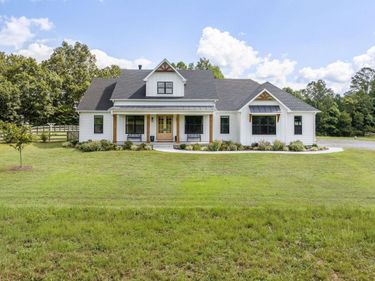1570 JAMES RIVER RD, SCOTTSVILLE, VA 24590