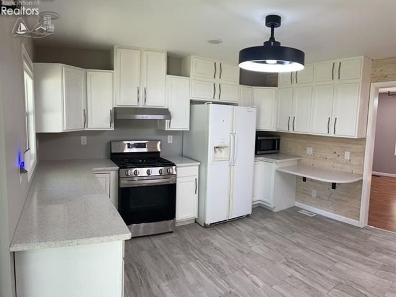 2011 Oakdale Avenue, Oregon, OH 43616 Photo 10