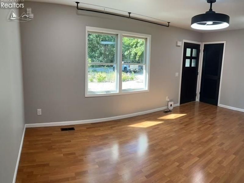 2011 Oakdale Avenue, Oregon, OH 43616 Photo 5