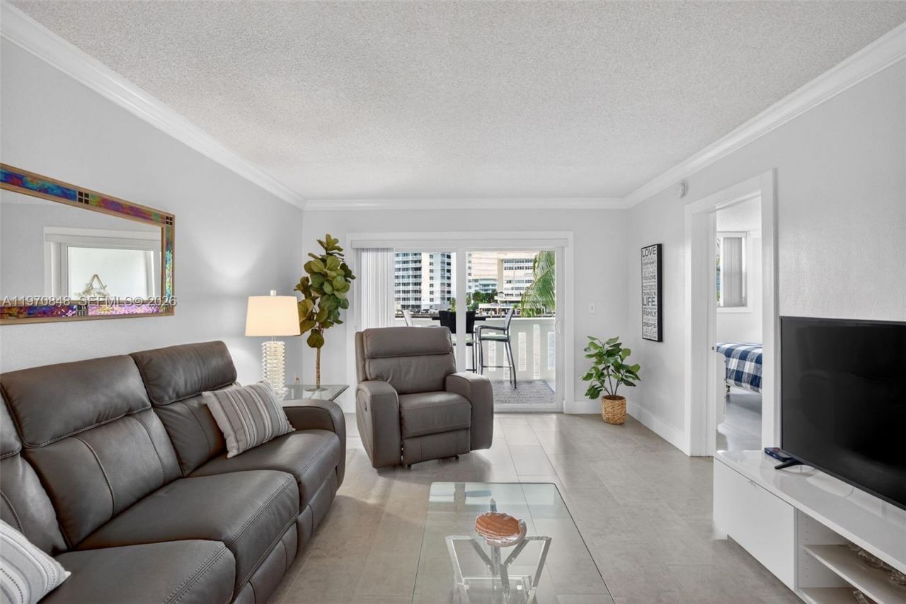 1891 S Ocean Dr , Unit 212, Hallandale Beach, FL 33009 Photo