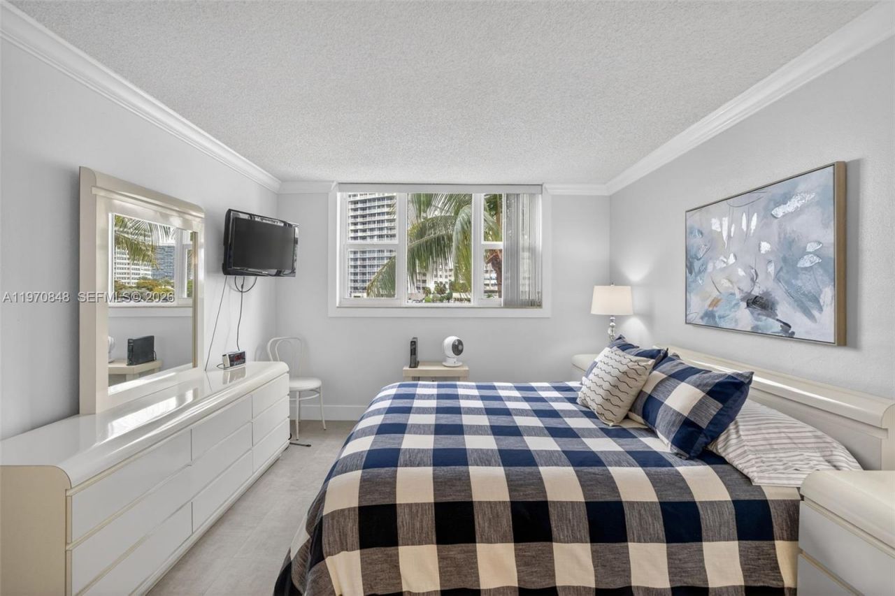 1891 S Ocean Dr , Unit 212, Hallandale Beach, FL 33009 Photo