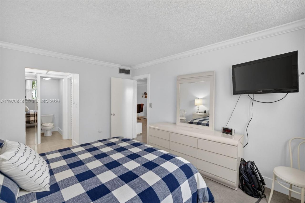 1891 S Ocean Dr , Unit 212, Hallandale Beach, FL 33009 Photo