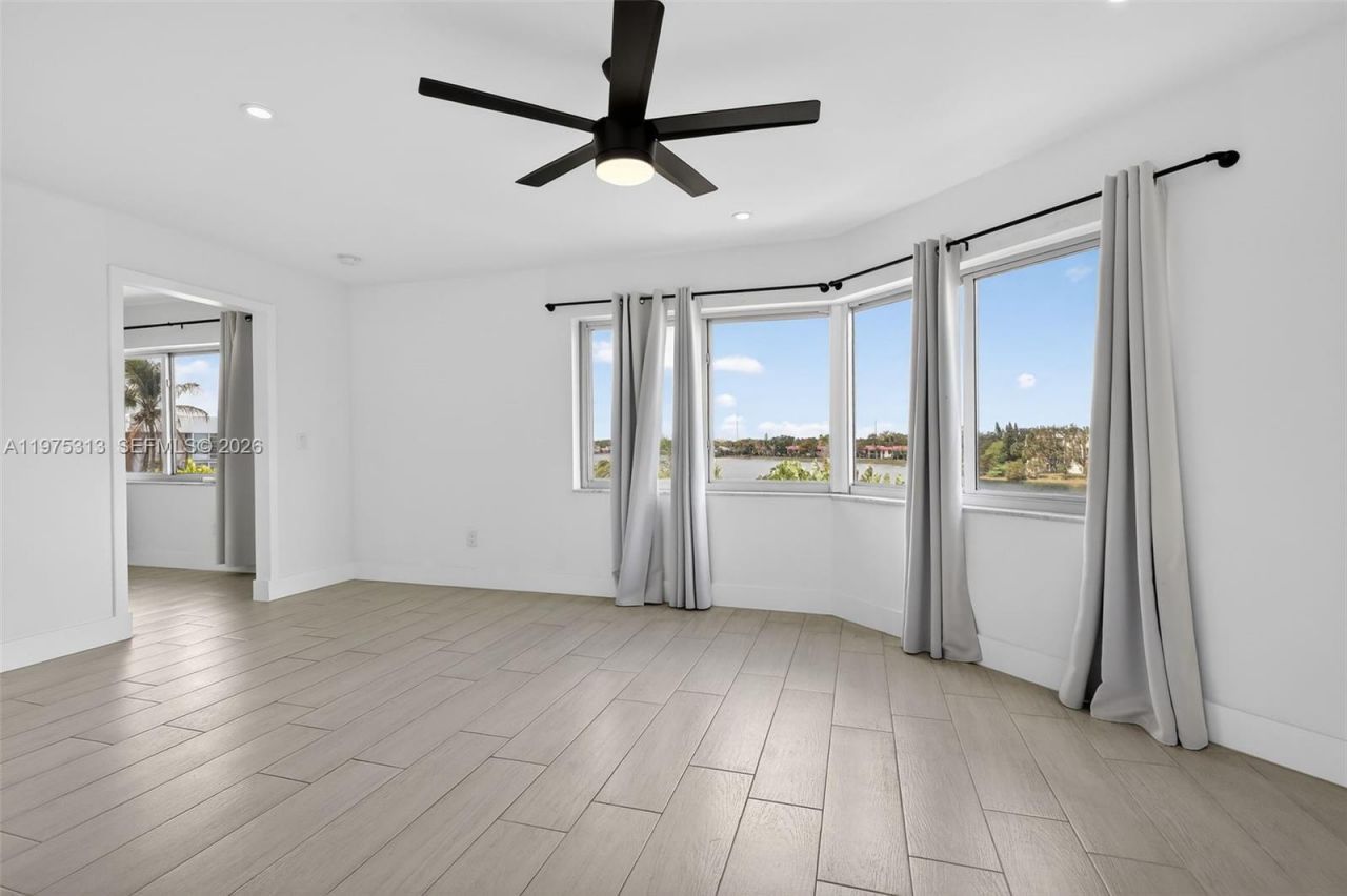 877 NE 195th St , Unit 422, Miami, FL 33179 Photo