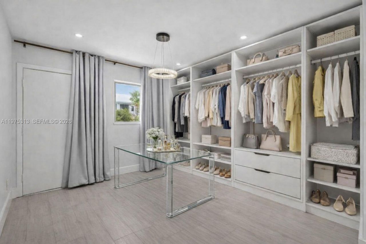 877 NE 195th St , Unit 422, Miami, FL 33179 Photo