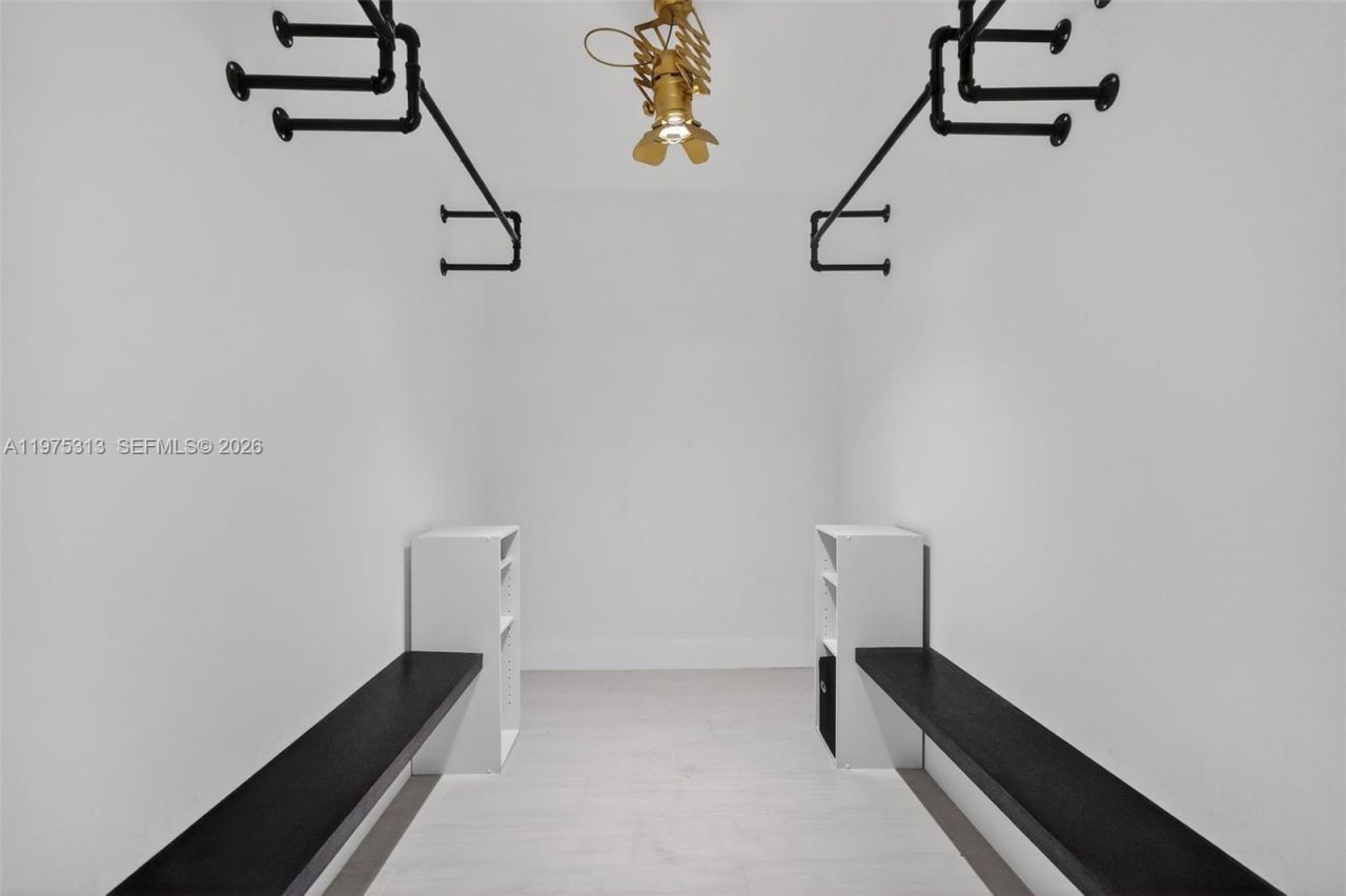 877 NE 195th St , Unit 422, Miami, FL 33179 Photo