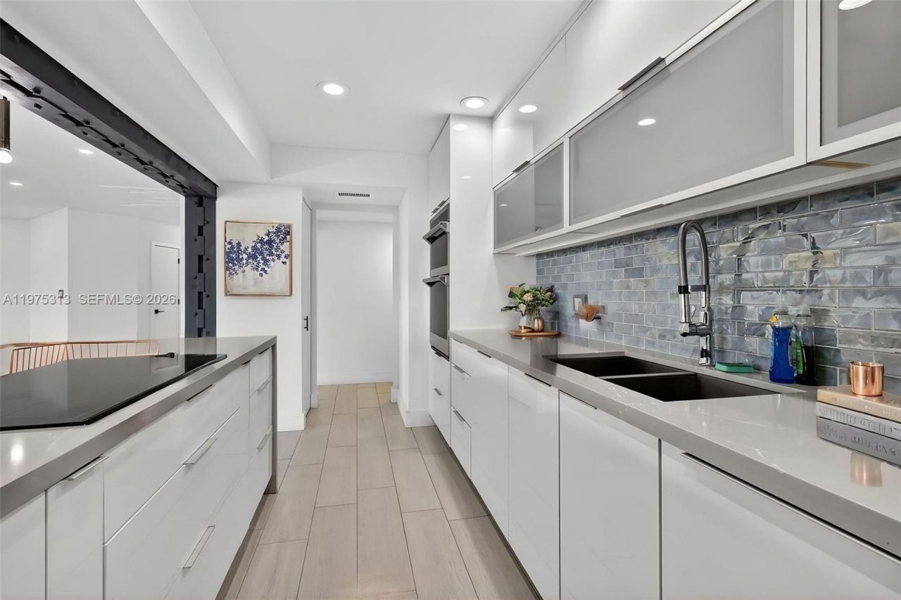 877 NE 195th St , Unit 422, Miami, FL 33179 Photo