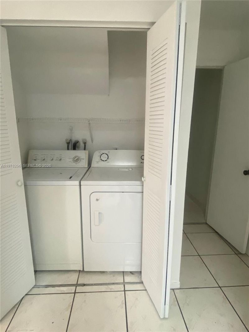 6245 Kendale Lakes Cir, Unit 209, Miami, FL 33183 Photo