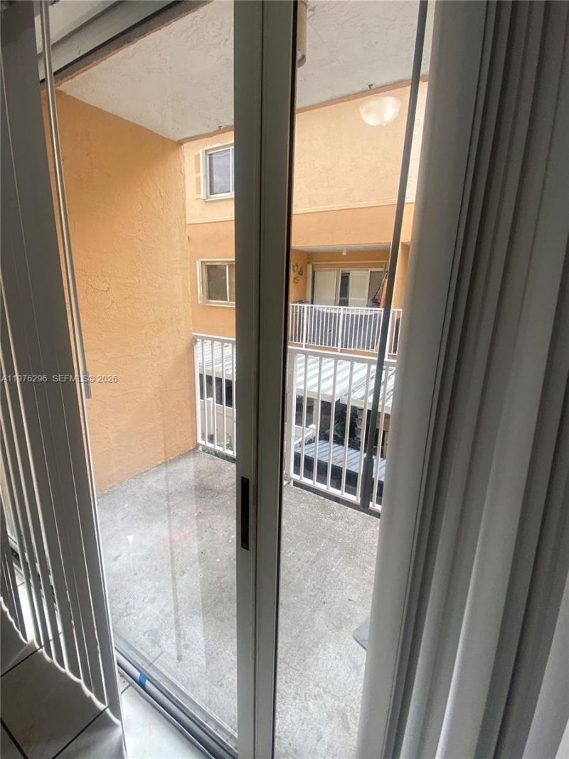 6245 Kendale Lakes Cir, Unit 209, Miami, FL 33183 Photo