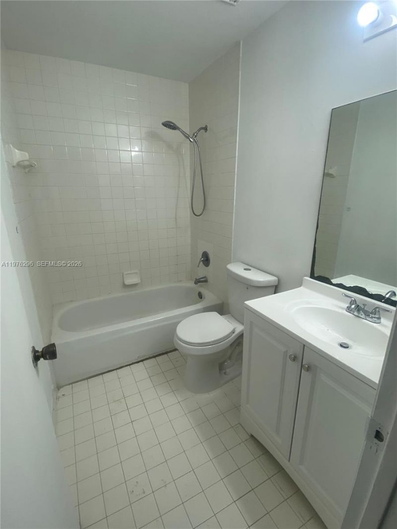 6245 Kendale Lakes Cir, Unit 209, Miami, FL 33183 Photo