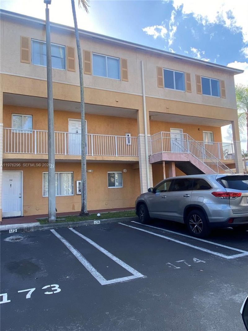 6245 Kendale Lakes Cir, Unit 209, Miami, FL 33183 Photo