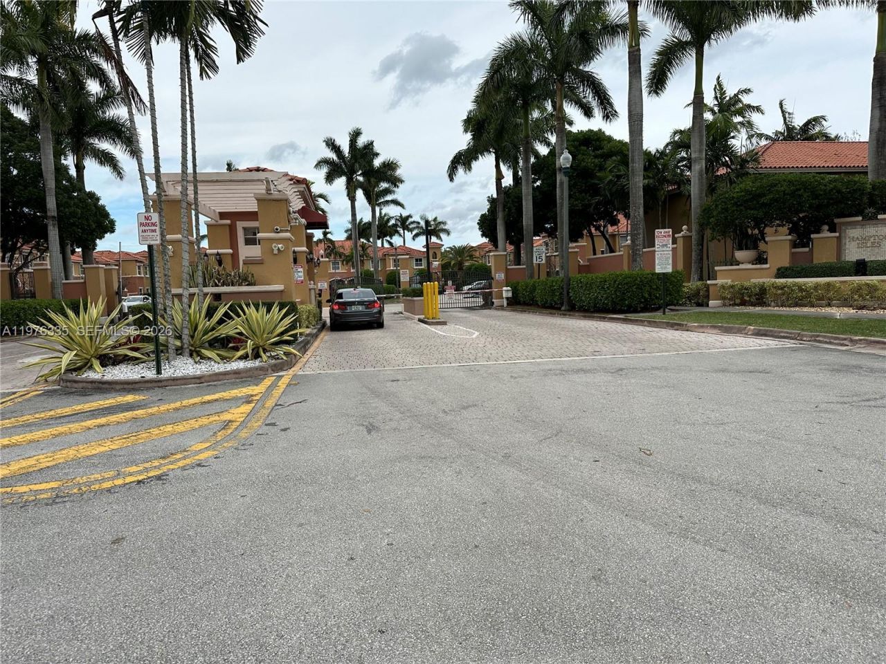 745 SW 107th Ave, Pembroke Pines, FL 33025 Photo