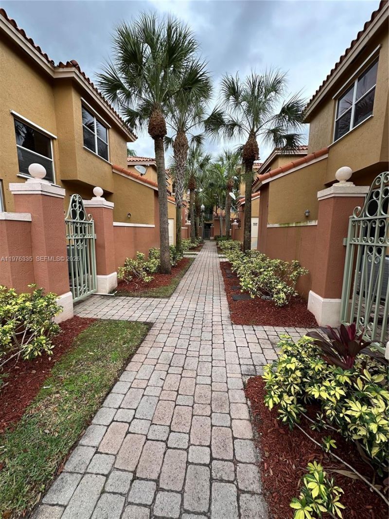 745 SW 107th Ave, Pembroke Pines, FL 33025 Photo