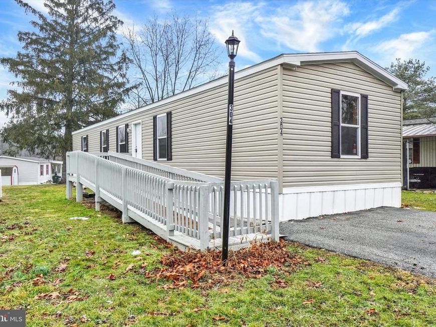 304 Brooklyn Drive, York, PA 17406 Main Photo