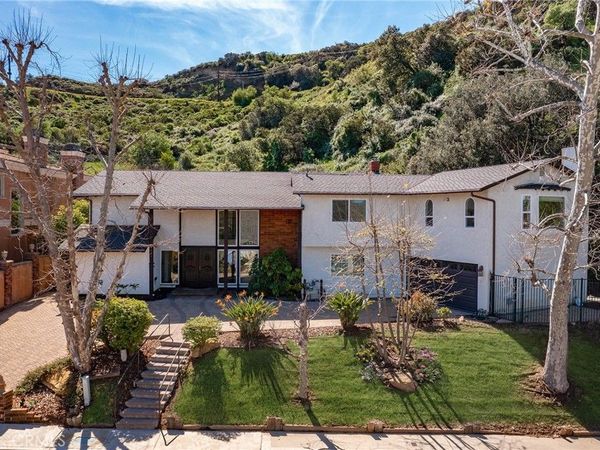 3831 Saint Johnswood Drive, Woodland Hills, CA 91364