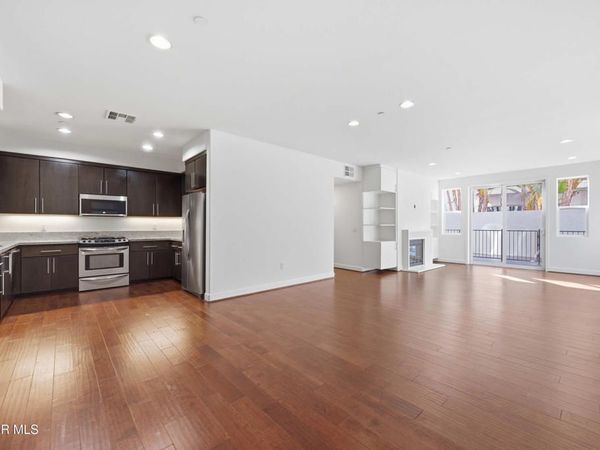 10878 Bloomfield Street, Unit 107, Toluca Lake, CA 91602