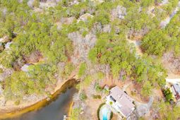 156 Runneymede Drive photo 4