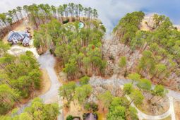 156 Runneymede Drive  photo 4