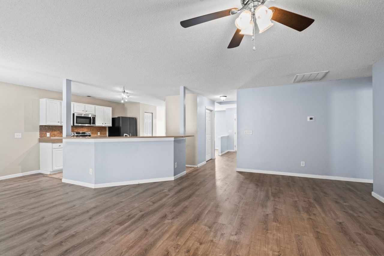 156 Weeping Willow Dr. Photo 5