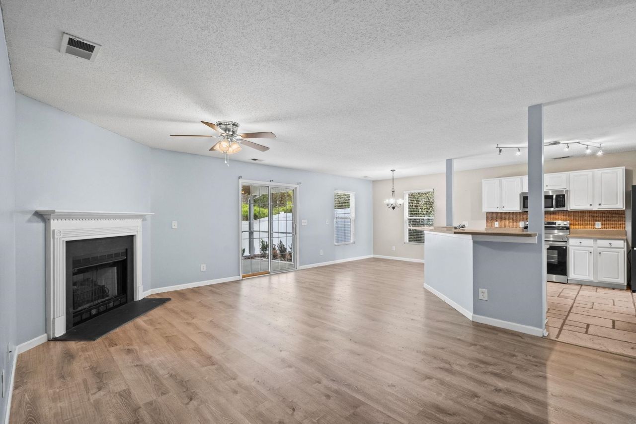 156 Weeping Willow Dr. Photo 8