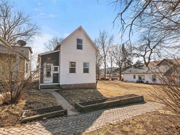 813 Lyon Street, Des Moines, IA 50309